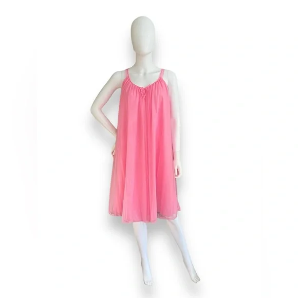 Vintage 1960s Virginia Wallace Bubblegum Pink Peignoir Set
